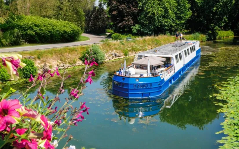 Mit MS Danièle auf dem Burgund-Kanal unterwegs.