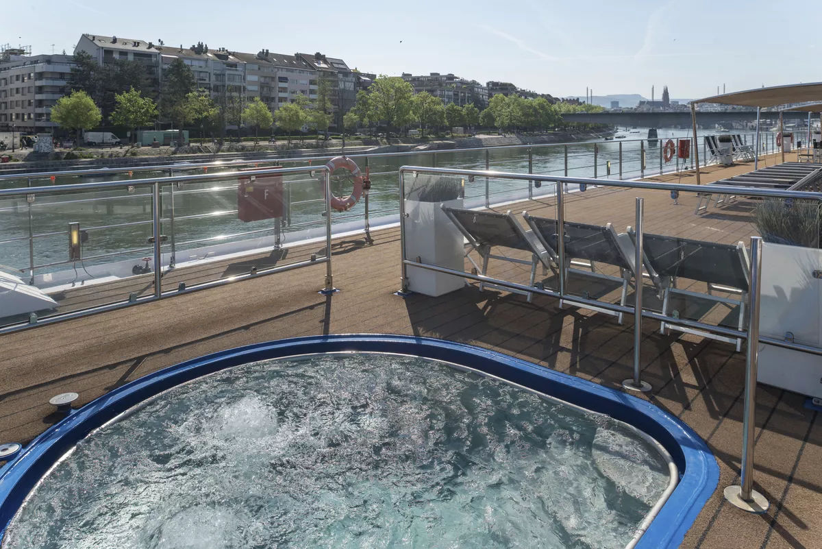 Whirlpool auf dem Sonnendeck - © 