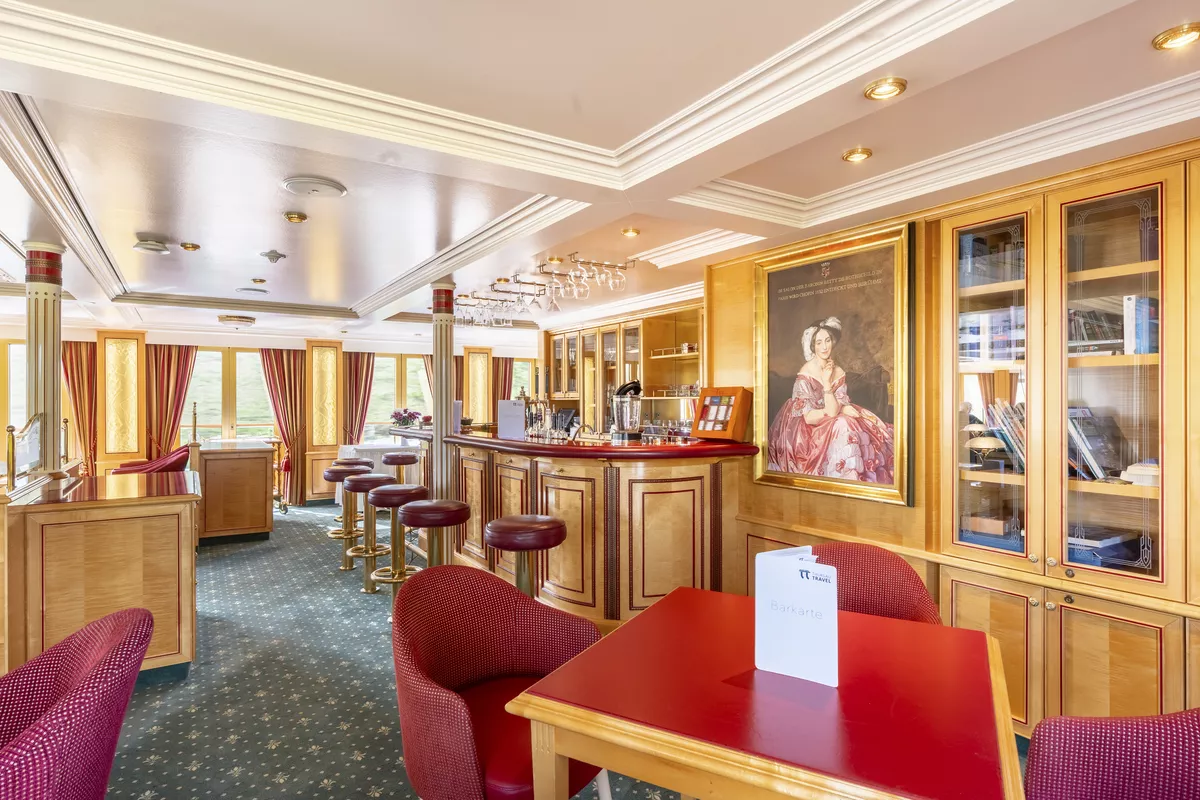 Bar im Panorama-Salon
