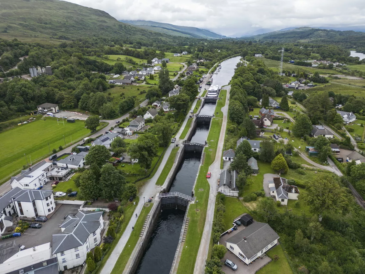 MV Lord of the Highlands im Neptune's Staircase - © Holger Leue / www.leue-photo.com