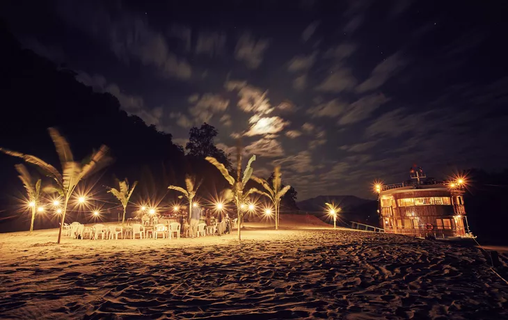 Dinner auf der Sandbank - © Ross Hillier
