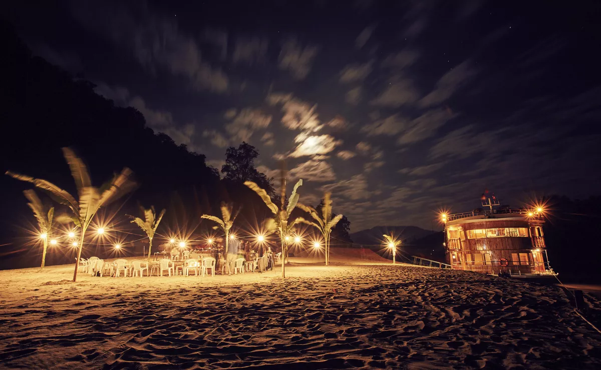 Dinner auf der Sandbank - © Ross Hillier
