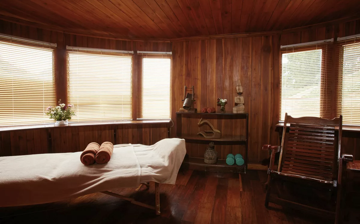 Massagesalon - © Ross Hillier