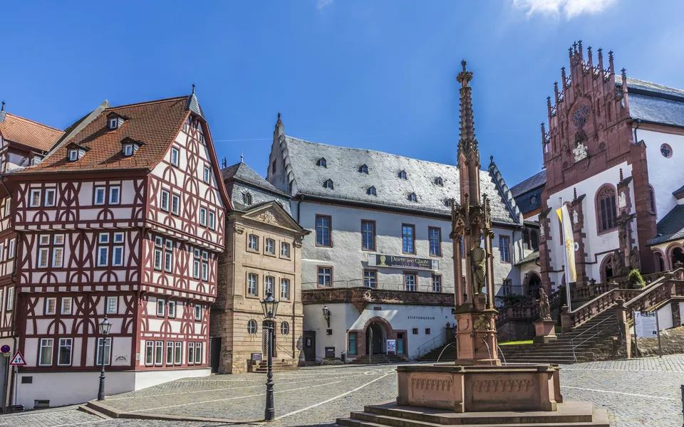 Stiftskirche St. Peter und Alexander in Aschaffenburg, Deutschland at Stiftskirchenplatz - © travelview - stock.adobe.com