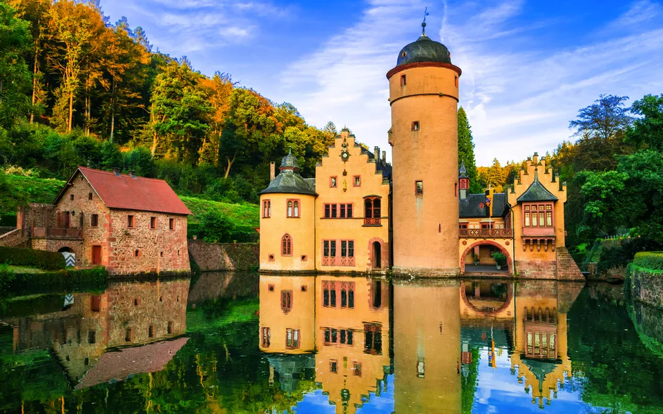 Schloss Mespelbrunn in Deutschland - ©Freesurf - stock.adobe.com