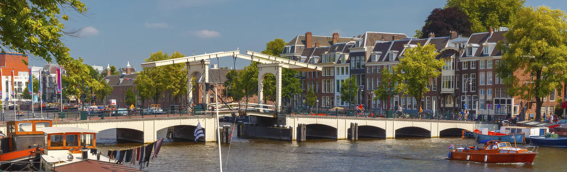 Magere Brug, Amsterdam - © Kavalenkava - stock.adobe.com