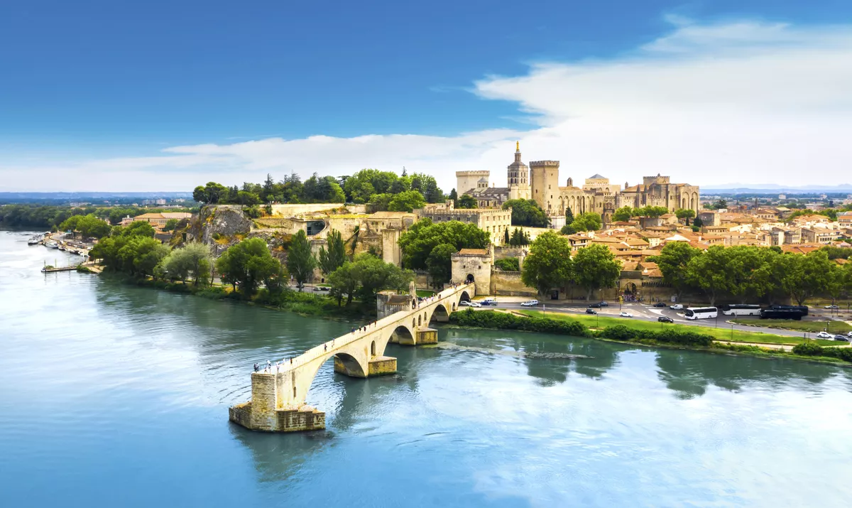 Pont'd Avignon und Papstpalast - © Getty Images/iStockphoto