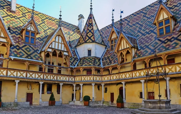 © Martin M303 - stock.adobe.com - Hôtel-Dieu in Beaune