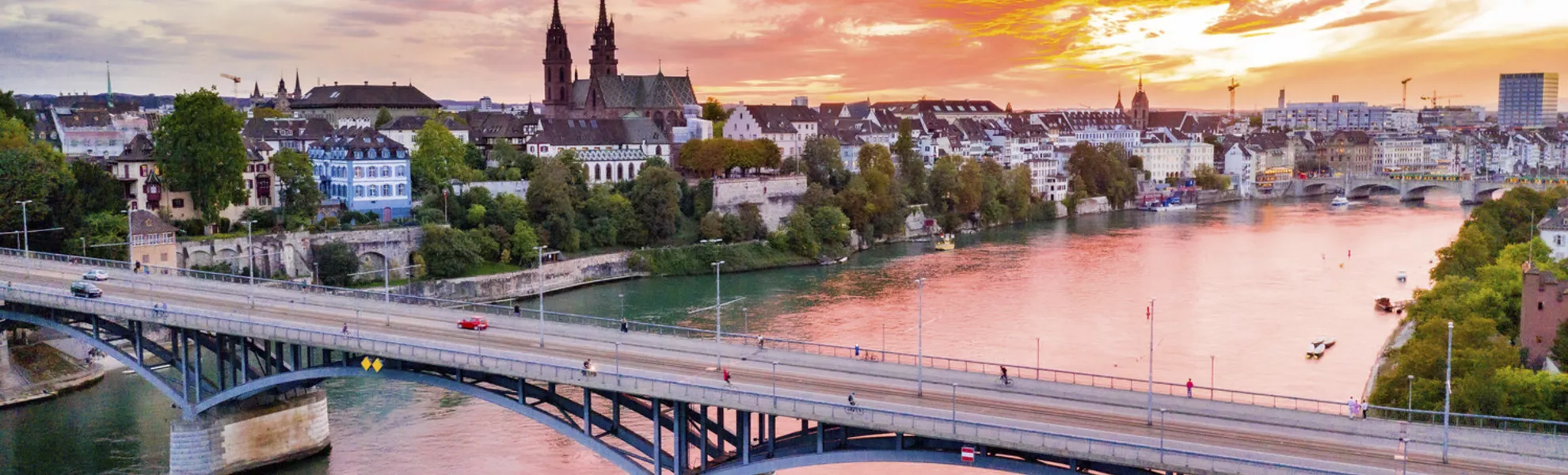 Basel bei Sonnenuntergang // Basel at sunset - © Basel Tourismus