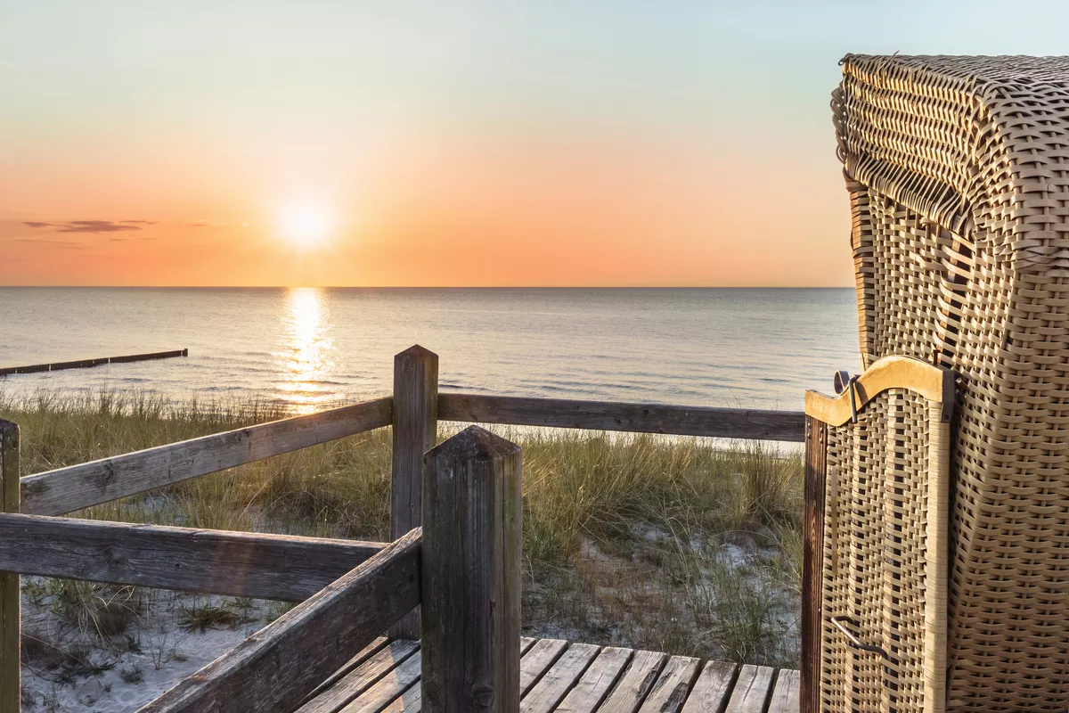 Sonnenuntergang auf der Insel Hiddensee - ©ThomBal - stock.adobe.com