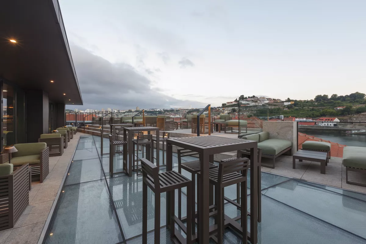 Hotel NEYA Porto Rooftop Bar