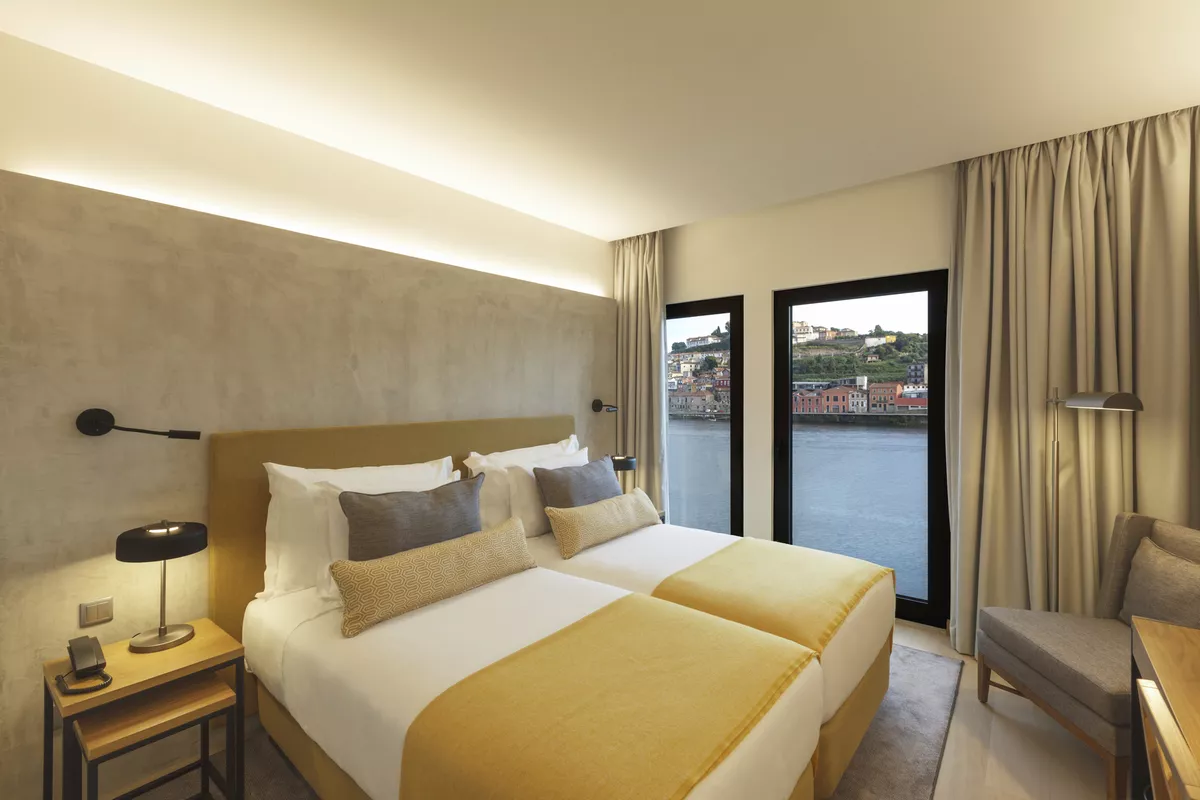 Hotel NEYA Porto Doppelzimmer mit Flusssicht