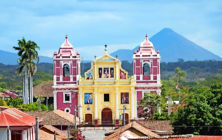 © Pixeltheater - stock.adobe.com - Iglesia el Calvario in León, Nicaragua