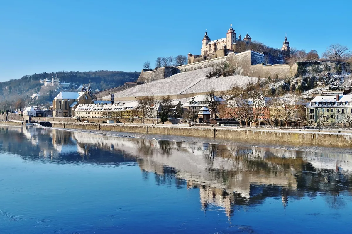 Main und Festung Marienberg im Winter - © Franz Gerhard - stock.adobe.com