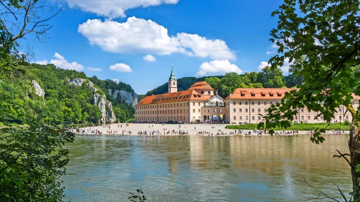 Donaudurchbruch bei Kloster Weltenburg - © Sharidan - stock.adobe.com