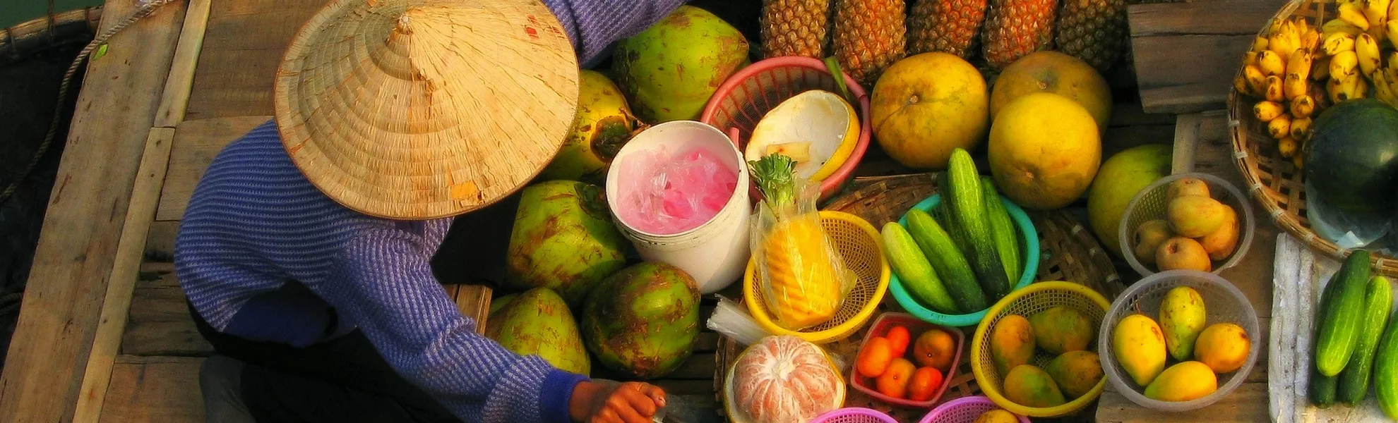 Schwimmender Markt im Mekong Delta - © VEOy.com - stock.adobe.com