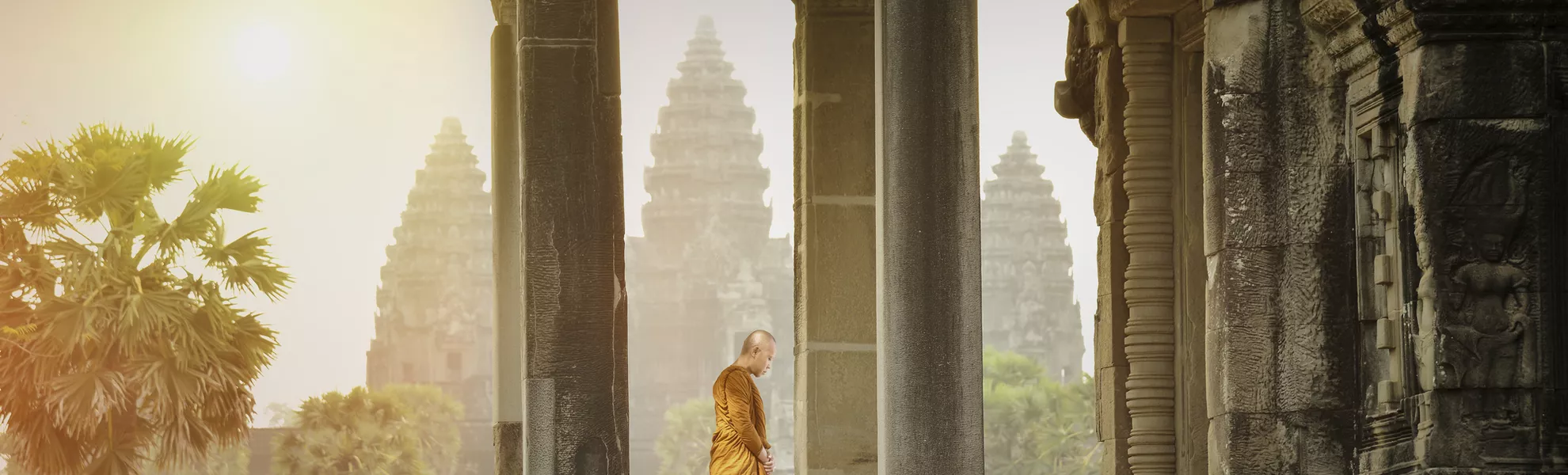 Mönch in Angkor Wat - © Tanison - stock.adobe.com