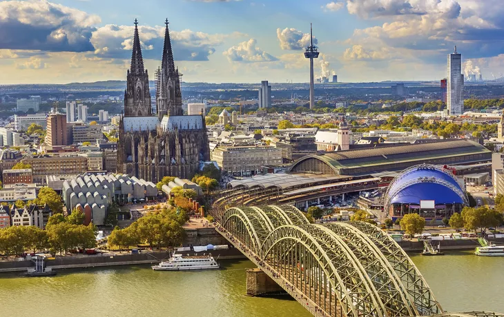 Panorama mit Dom, Köln - © shutterstock_217726825