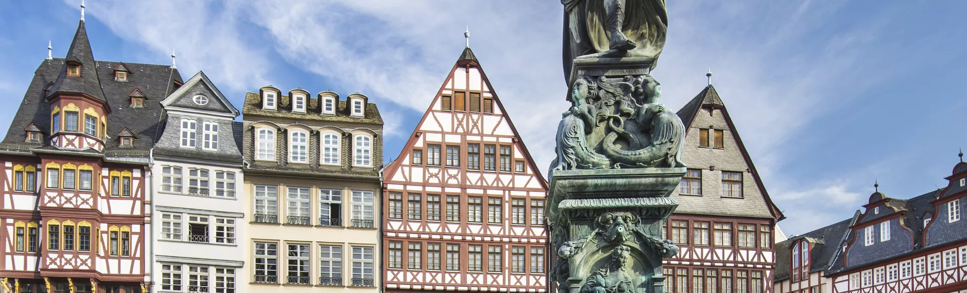 Römerberg im historischen Zentrum, Frankfurt - © shutterstock_157503143