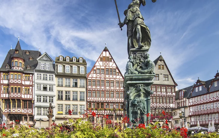 Römerberg im historischen Zentrum, Frankfurt - © shutterstock_157503143