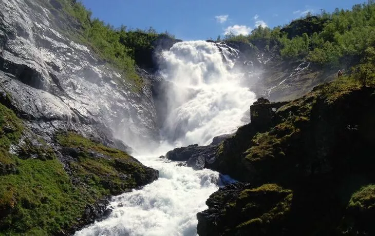 © pekaste - Fotolia - Blick auf die wilde Natur Norwegens aus der Flambahn