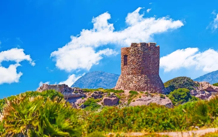 © replica73 - stock.adobe.com - Turm am Spiaggia Torre del Porticciolo nahe Alghero