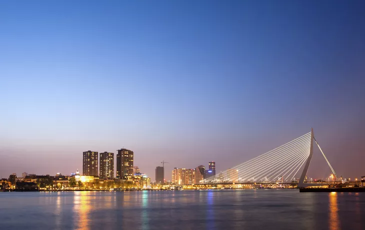 Erasmus-Brücke, Rotterdam - © shutterstock_156110045