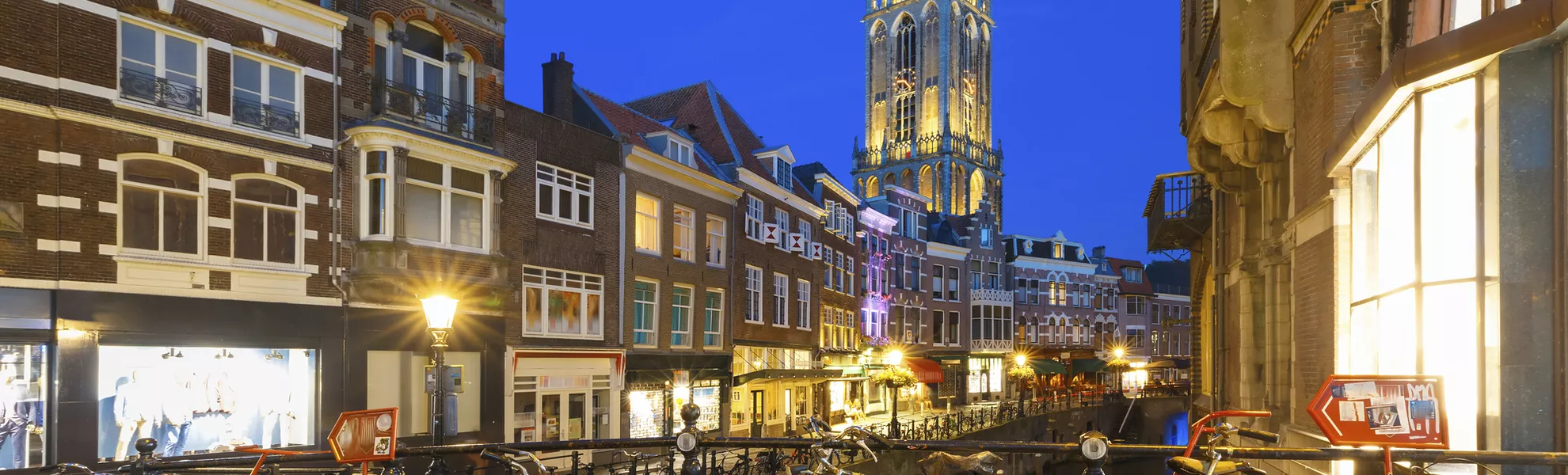 Oudegracht und Domturm, Utrecht - © KavalenkavaVolha - Fotolia