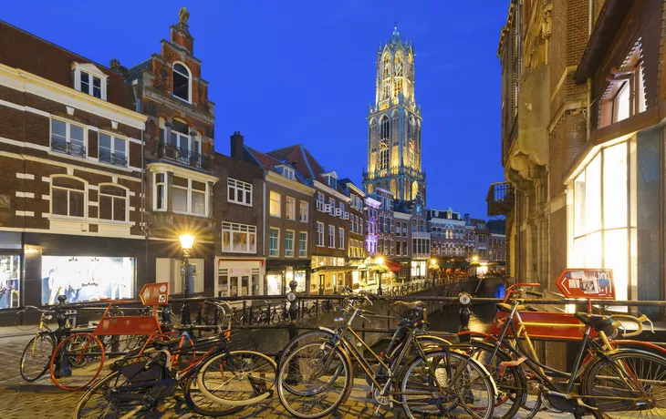 Oudegracht und Domturm, Utrecht - © KavalenkavaVolha - Fotolia