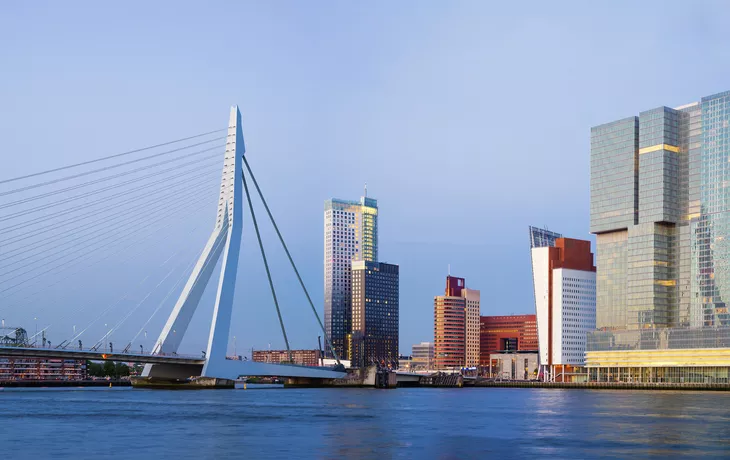 Erasmus-Brücke, Rotterdam - © shutterstock_216848497