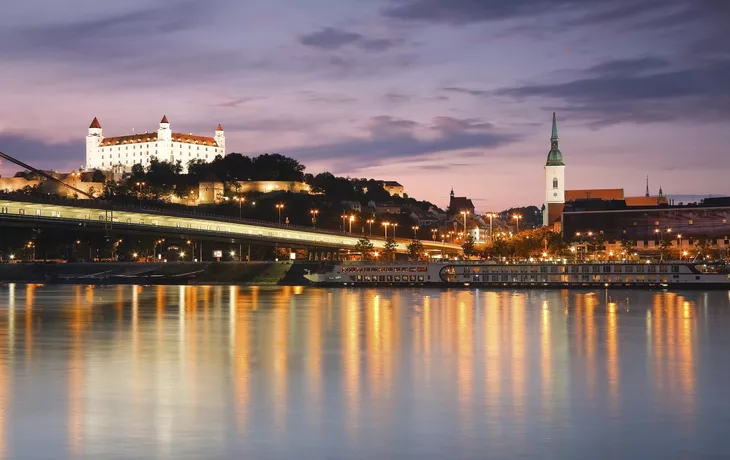 Nachtpanorama, Bratislava - © shutterstock_217543261