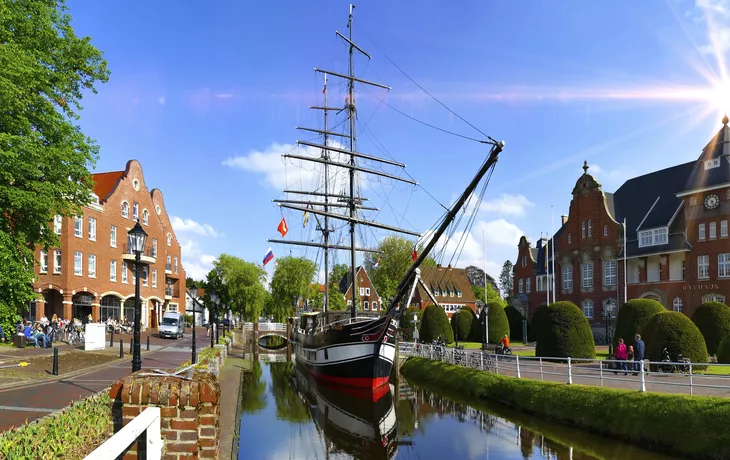 © EKH-Pictures - stock.adobe.com - Rathaus, Papenburg