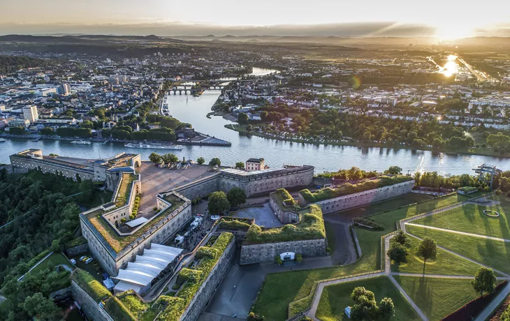 Typisches Haus auf dem Tonle Sap See, Kambodscha. - © Lukasz Janyst - stock.adobe.com