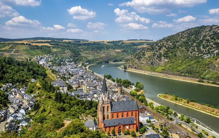 © Sina Ettmer - stock.adobe.com - Oberwesel, Blick über das Mittelrheintal