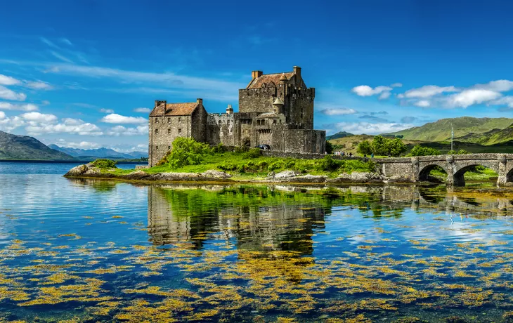 © Lukassek - stock.adobe.com - Eilean Donan Castle