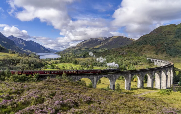 © catuncia - stock.adobe.com - Glenfinnan Eisenbahnviadukt