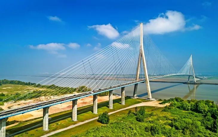 © Leonid Andronov - stock.adobe.com - Verbindung zwischen Le Havre und Honfleur: Schrägseilbrücke Pont de Normandie