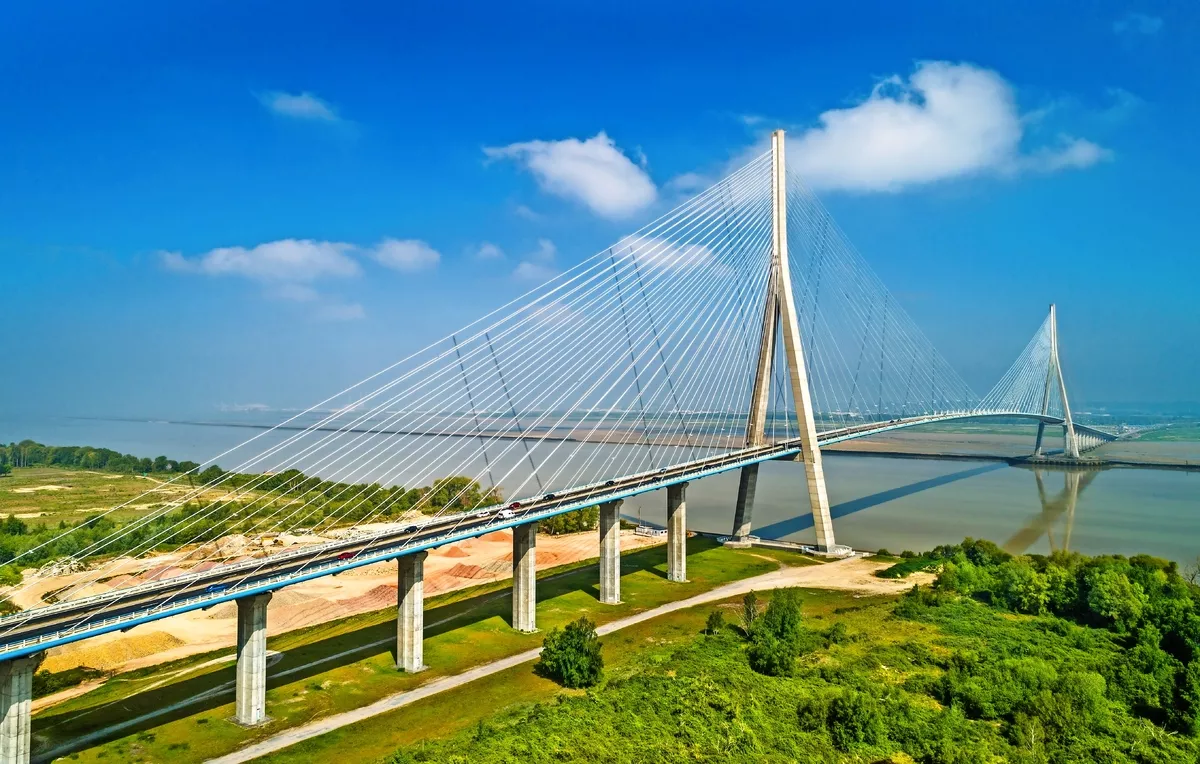 Verbindung zwischen Le Havre und Honfleur: Schrägseilbrücke Pont de Normandie - © Leonid Andronov - stock.adobe.com