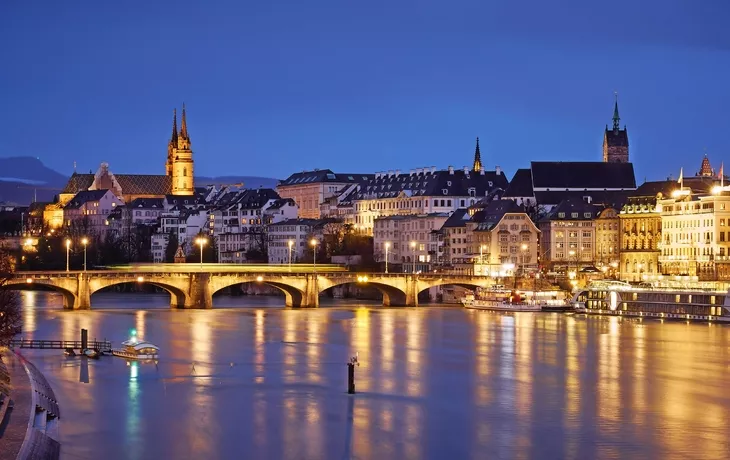 © Manuel Schönfeld - stock.adobe.com - Panorama von Basel