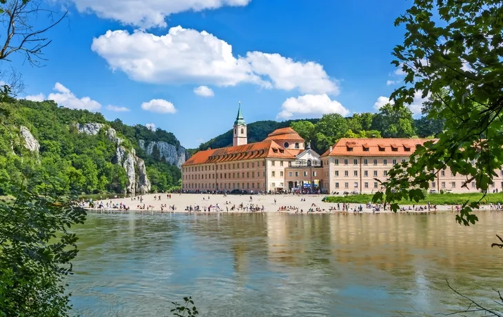 Donaudurchbruch bei Kloster Weltenburg - © Sharidan - stock.adobe.com