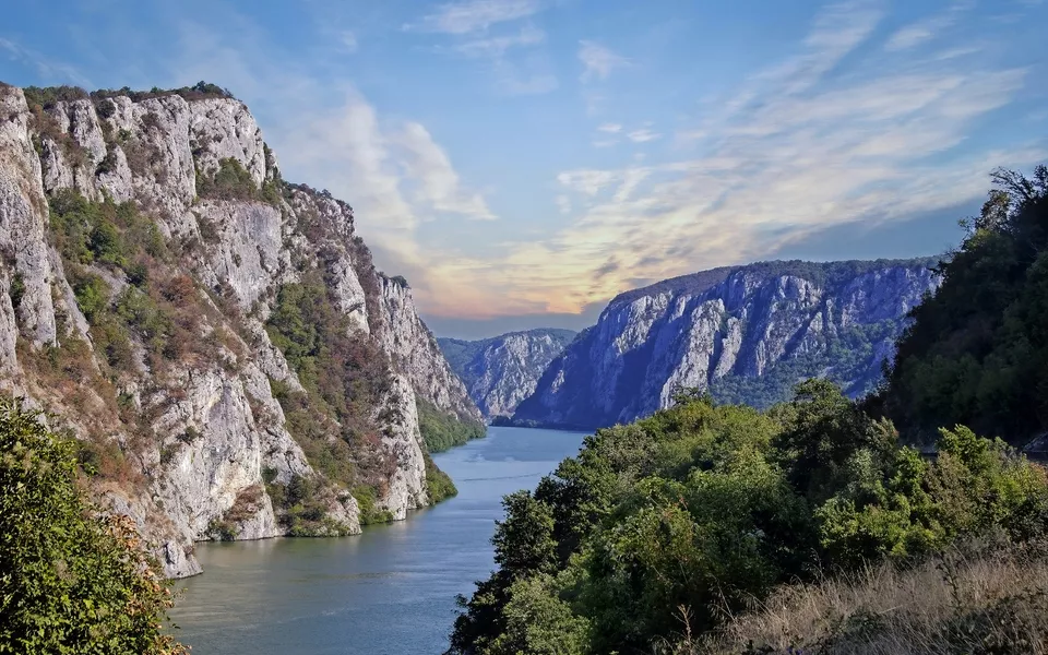 Donau in der Nähe der serbischen Stadt Donji Milanovac