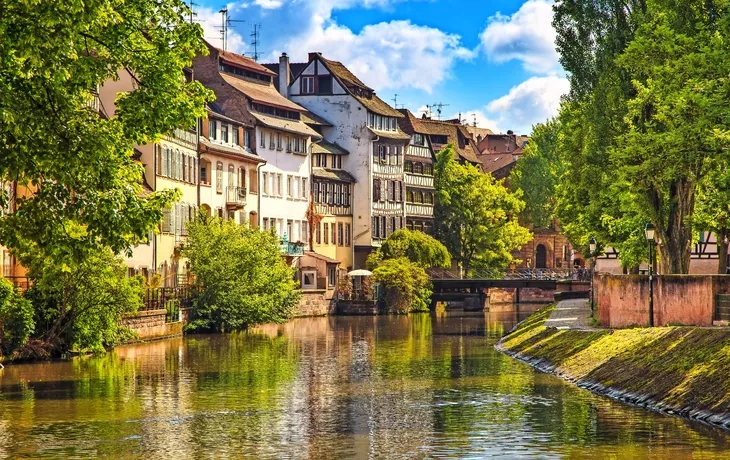 Strassburg,Wasserkanal in Petite France,Unesco-Website. Elsass. - © stevanzz - Fotolia