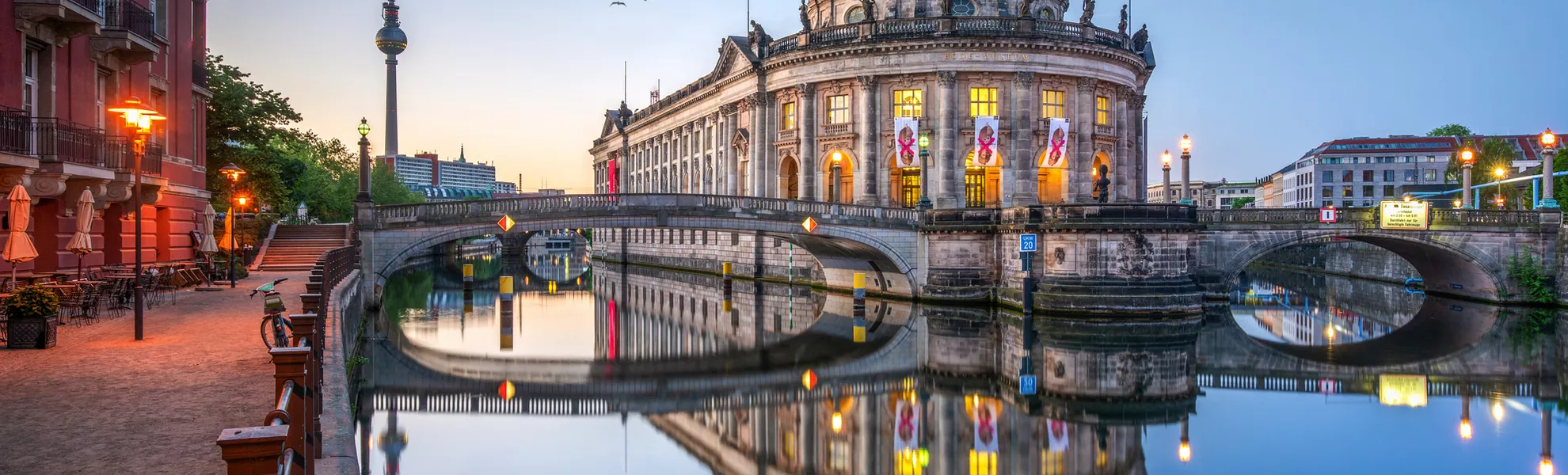 Museumsinsel mit Bode Museum und Fernsehturm in Berlin - © Jan Christopher Becke