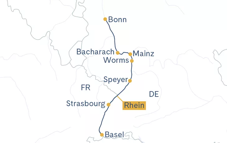 Blick vom Niederwald-Denkmal, Rüdesheim - © shutterstock_131592791