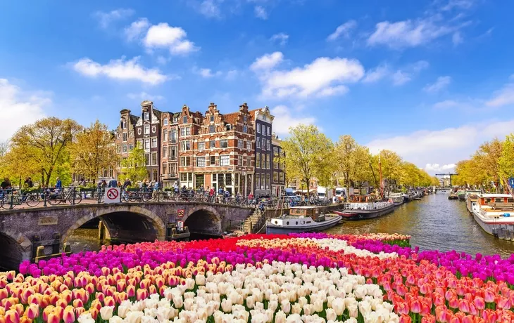 © Noppasinw - stock.adobe.com - Amsterdam in den Niederlanden