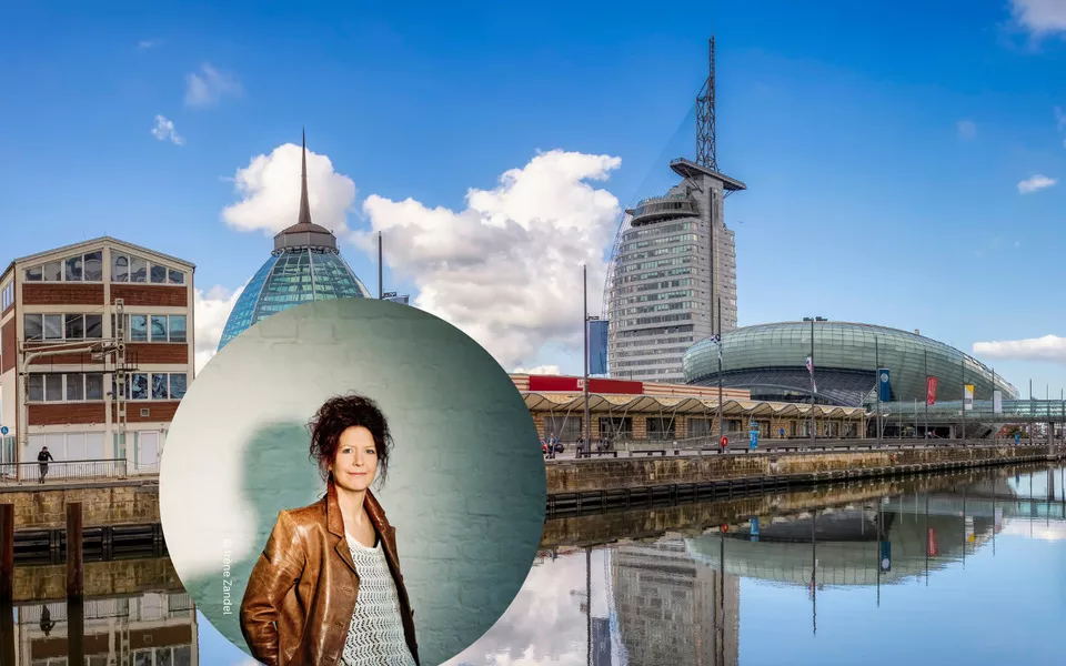 MS Thurgau Saxonia mit Autorin Gisa Klönne - Portrait Foto: Iréne Zandel, Stadt: © Wolfgang Knoll - stock.adobe.com