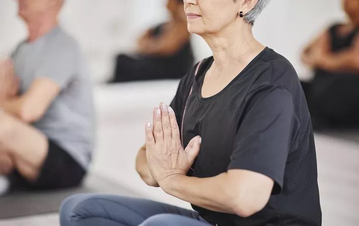 © Getty Images/iStockphoto - Yoga-Session an Bord