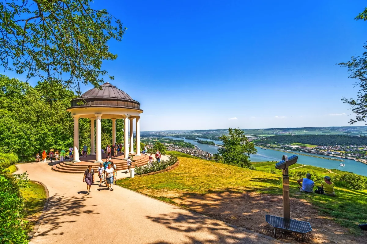 Blick vom Pavillon beim Niederwalddenkmal - © pure-life-pictures - stock.adobe.com