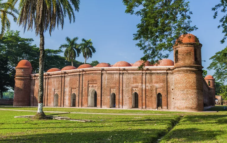 © Matyas Rehak - stock.adobe.com - Sixty Dome Moschee, Bagerhat