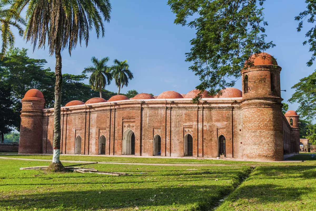 Sixty Dome Moschee, Bagerhat - © Matyas Rehak - stock.adobe.com